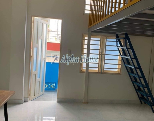 phòng mới gác cao, máy lạnh , balcon hẻm 652 Quốc Lộ 13